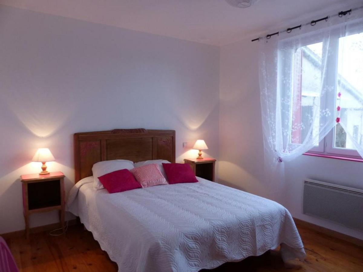 Maison Renovee Avec Cour Privee, Proche De Gannat, 3 Chambres, Animaux Acceptes, Equipements Modernes. - Fr-1-489-37 Poezat Ngoại thất bức ảnh