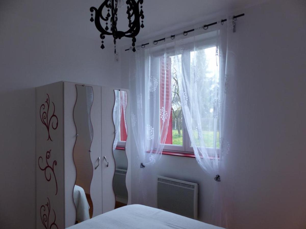 Maison Renovee Avec Cour Privee, Proche De Gannat, 3 Chambres, Animaux Acceptes, Equipements Modernes. - Fr-1-489-37 Poezat Ngoại thất bức ảnh